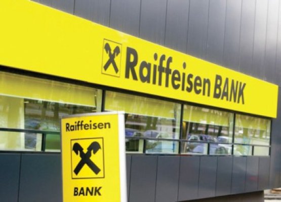 Raiffeisen Bank a sistat luni operaţiunile